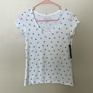 ☘️NWOT Tahari Shamrock/ Horseshoes Tee. XS